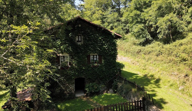 Charming restored traditional Navarrese farmhouse from 1800, in the Baztan region.
