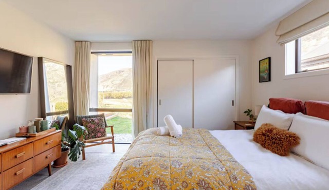 Charming Retreat – Breathtaking Mountain Views