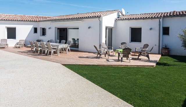 Charming Retaise House in La Flotte