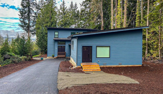 Charming Retreat for Two w/Great Views, Near Golf & Beach, Wifi, Close to Town