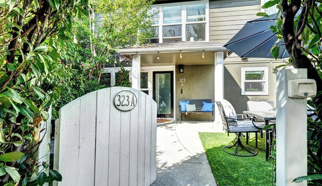 Charming retreat 2 blocks from Google, downtown Kirkland, fully fenced, office