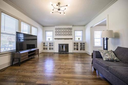 Charming Retreat 5 Min to Tims Ford Lake Sleeps 8
