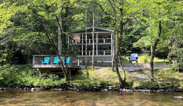 Charming Retreat- Aska Area, Cozy, Renovated 3BR/2.5BA with Stunning River Views