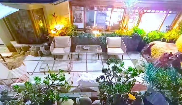 Charming Retreat! at Famous Palm Beach! Outdoor Spa Till 8! Walk to Ocean Beach!