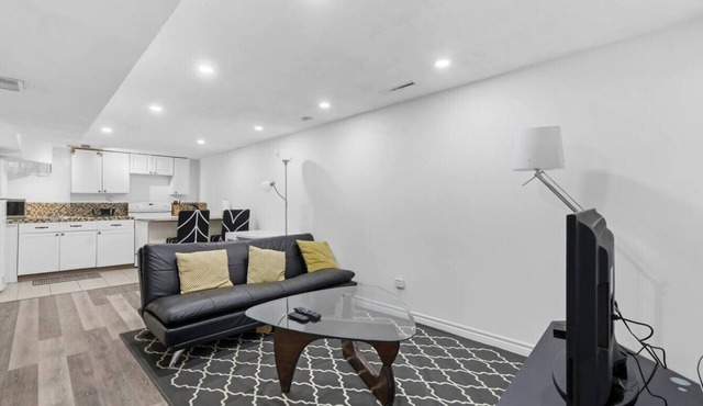 Charming Retreat | Quiet, Cozy & Convenient