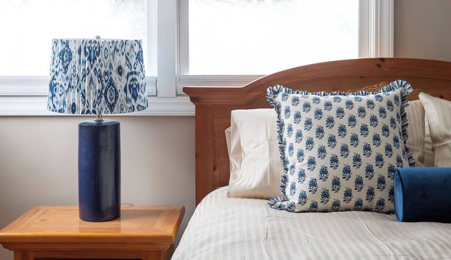 Charming Retreat close to Wayzata Downtown - The Gilded Loon