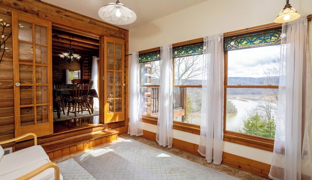 Charming retreat in Draper, VA. Perfect for relaxation amidst scenic beauty. Book your stay now!