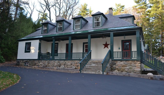 Charming Retreat located in Lake George!