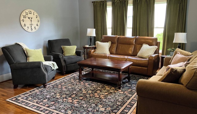 Charming Retreat Next to OBU & Close to HSU.