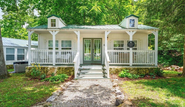 Charming Retreat Near Dogwood Canyon, Thunder Ridge, and Branson Fun
