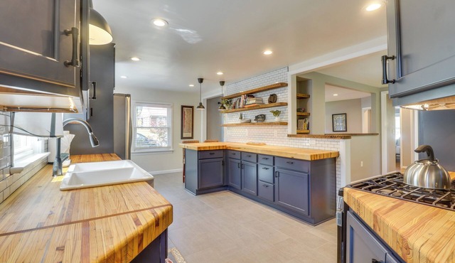 Charming Retreat in Charlottesville w/Deck!