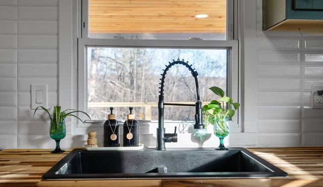 Charming Retreat 5 Minute Walk to Main Street & 7 Minutes to Hunter Mountain