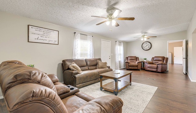 Charming Retreat w/Games & Yard in Oglethorpe!