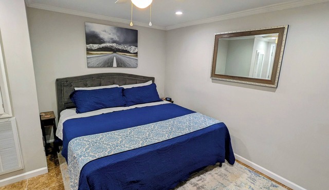 Charming Retreat: Walk to Distillery & River