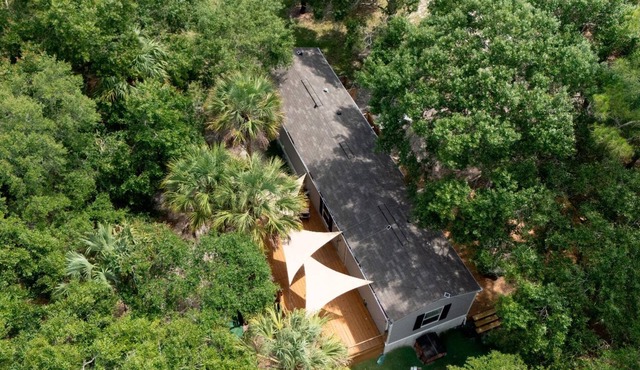 Charming retreat with fire pit, games, and space for up to 5 guests. Book today.