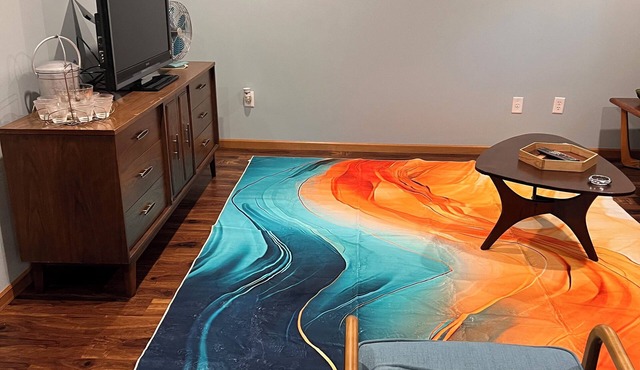 Charming retro 1-bedroom cottage in welcoming Black Earth with AC