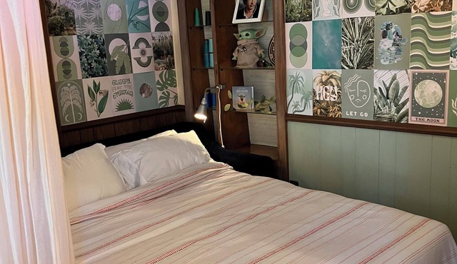 Charming retro Apartment in Chevy Chase Canyon, Rose Bowl adjacent.