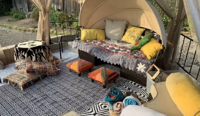 Charming Retro Ranch, enclosed resort backyard, quiet cul-de-sac, close to shops