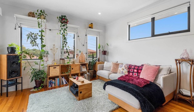 Charming Retro Townhouse in Vibrant Coburg