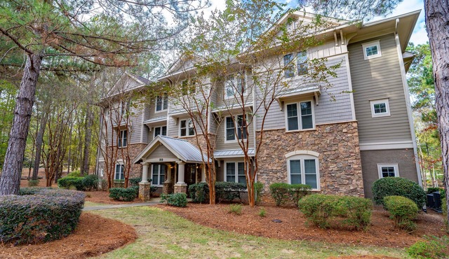 Charming Reynolds Condo; WALK TO THE RITZ; On Golf Course