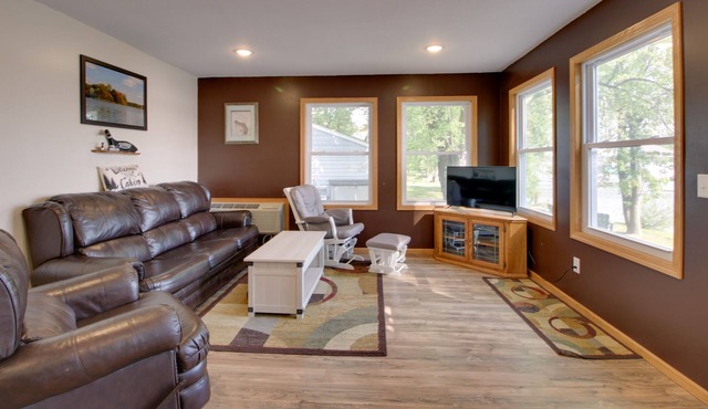 Charming Rice Cabin w/ Lake Access & Dock!