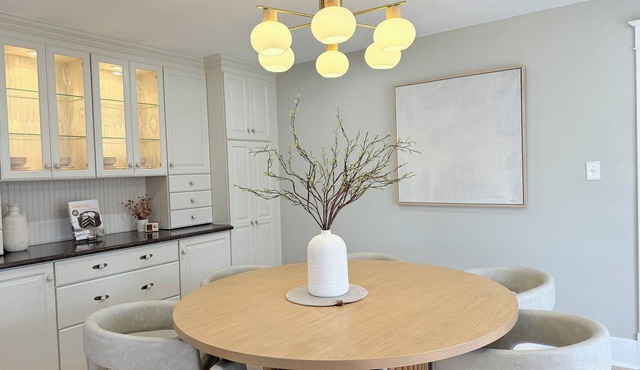 Charming River Front Cottage Retreat