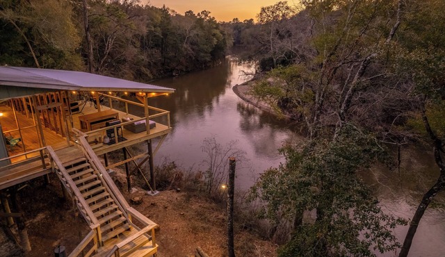 Charming River House, escape from the hustle and bustle of everyday life.