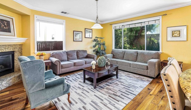 Charming River Oaks Retreat｜1st Floor BR｜Private Backyard｜Family-Friendly #140
