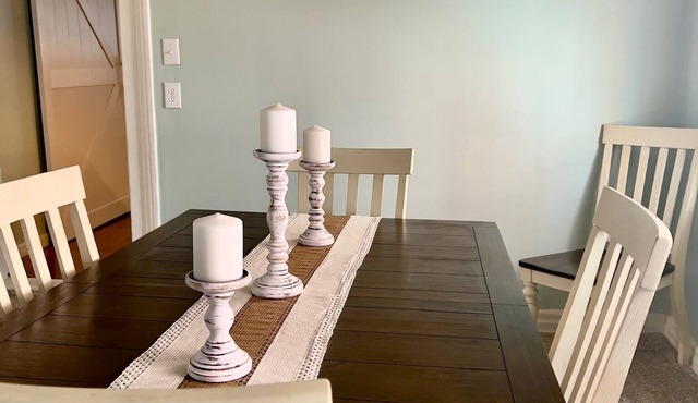 Charming river view 2-bedroom home in Aurora WiFi AC creation museum and ARK