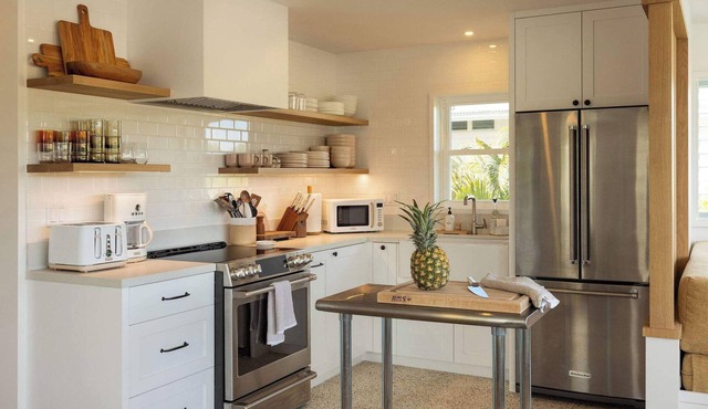 Charming Riverfront Cottage in Hanalei – Secluded Yet Central