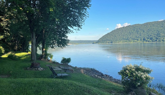 Charming Riverfront Cottage with stunning views of the Susquehanna River