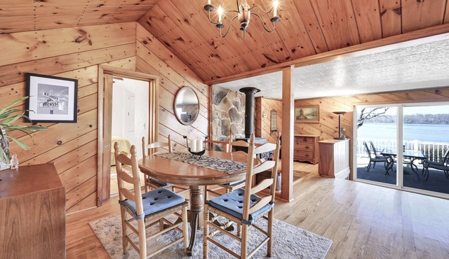 Charming Riverfront Cottage with Amazing Views