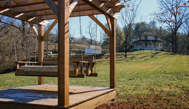 Charming Riverfront House with Full Kitchen, Wifi, and Central AC | Dog-Friendly