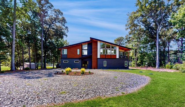 Charming Riverfront House with Stunning Views and Modern Amenities