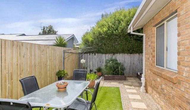 Charming Riverside Unit in Paradise FREE Wi-Fi