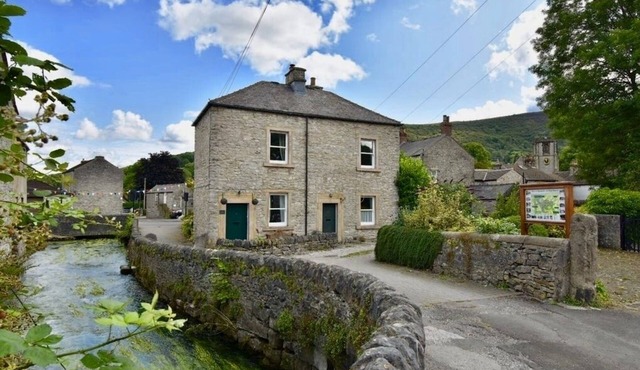 Charming Riverside Cottage in Bradwell, Central Peak District | 4 Guests
