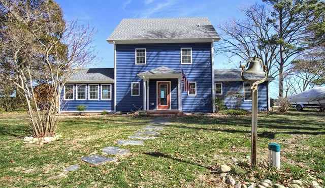 Charming Riverside Cottage w/Optional Guest House
