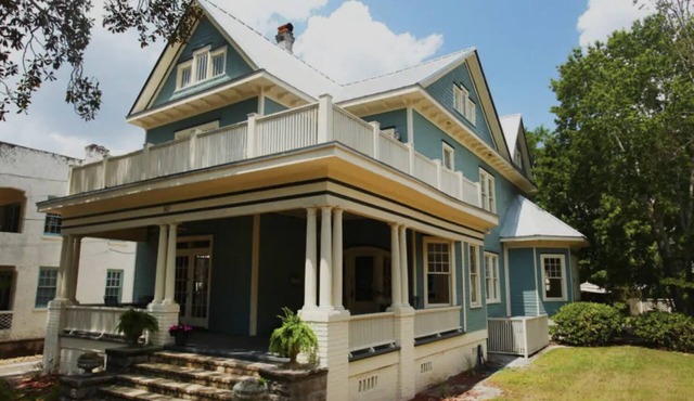Charming Riverside/Avondale Award Winning Historical Home! Family/pet friendly!