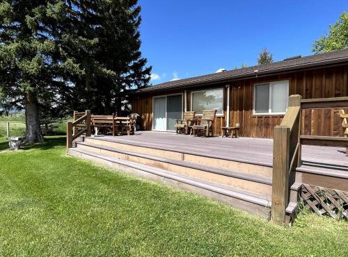 Charming Riverside Vacation Rental with Scenic Mountain Views near Ennis, Montana