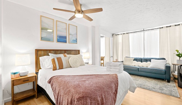 Charming Riverwalk Retreat – Spacious Downtown Condo