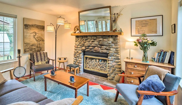 Charming Rockaway Beach House, Walk to Ocean!