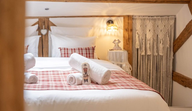 Charming romantic 4-star loft with private garage