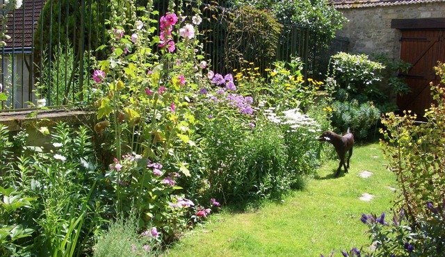 Charming romantic house , in a Champagne winegrowers' village, close to Reims