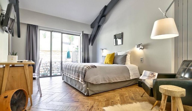 Charming room with private terrace in Gers spa village