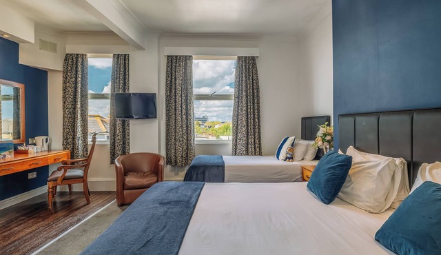 Charming Room with Beachfront Access | Close to Cliffs Pavilion & Pier