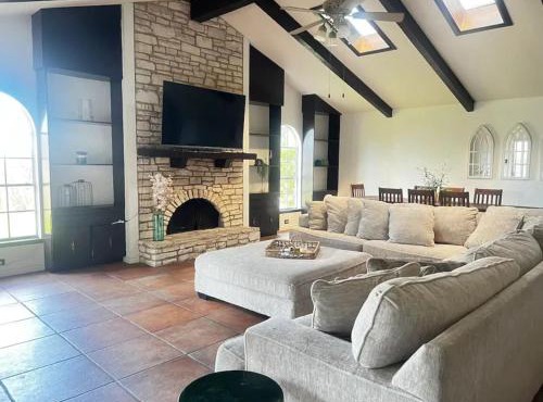 Charming Room in Beautiful Spanish Villa