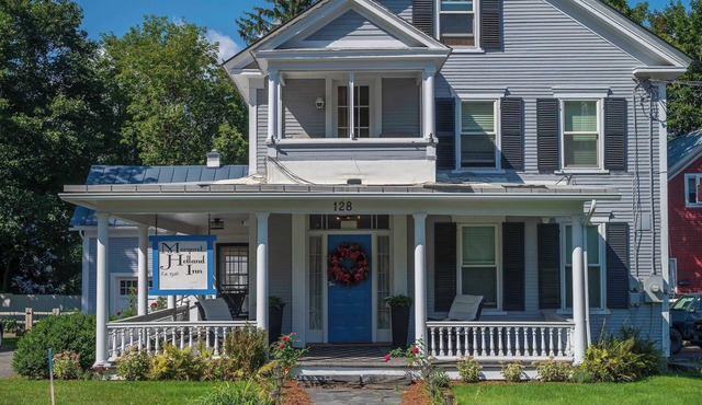 Charming room in bed & breakfast in enchanting Northfield with WiFi