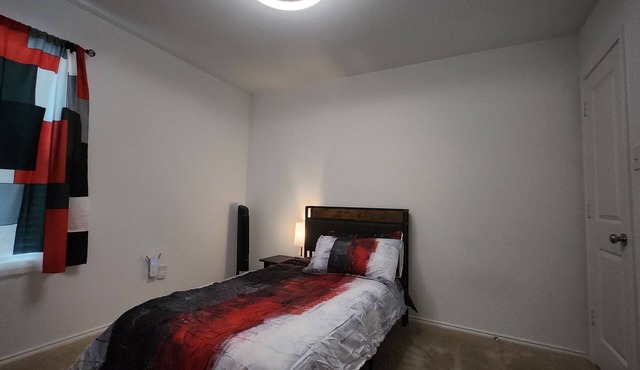 Charming room with AC and WiFi in wonderful Hutchins in South Dallas county!