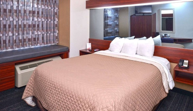 Charming Room with Complimentary Breakfast – Perfect for Restful Stays