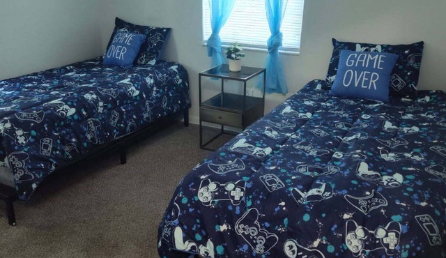 Charming, rooming. Quiet, secure place,Close to water